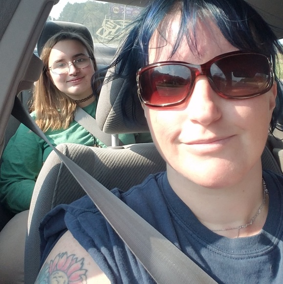 Meet your Posher, Jenny - Picture 3 of 4